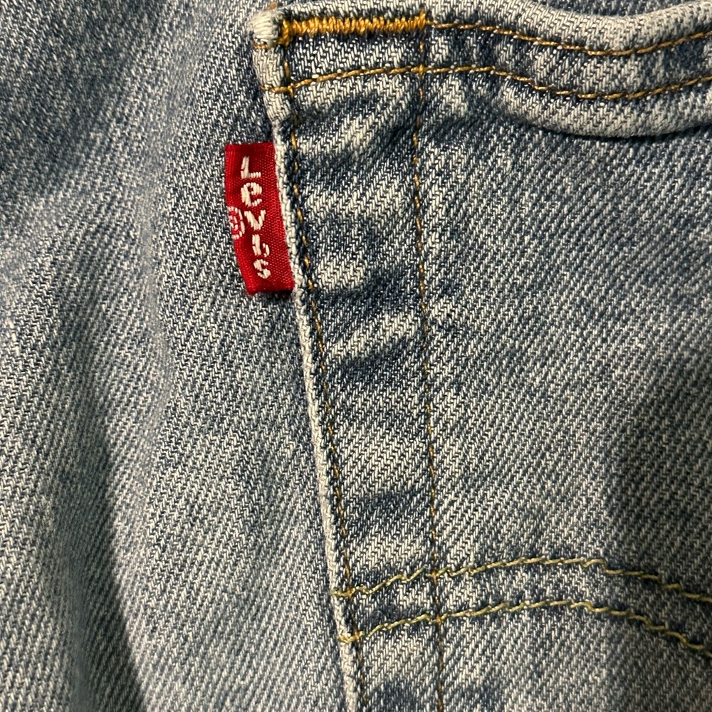 Levi’s 501 Button Fly Light Wash Straight Leg Distressed Knee W38 L32 - Picture 4 of 9